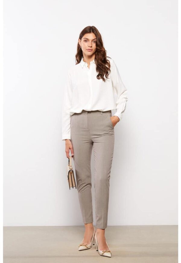 Pantaloni slim fit cu talie medie