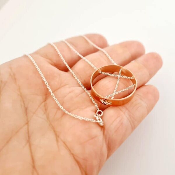 Colier geometric – Pandantiv inel – Lantisor din Argint 925 si pandantiv din Argint 925 placat cu Aur Roz 18K – Inchizatoare carabina