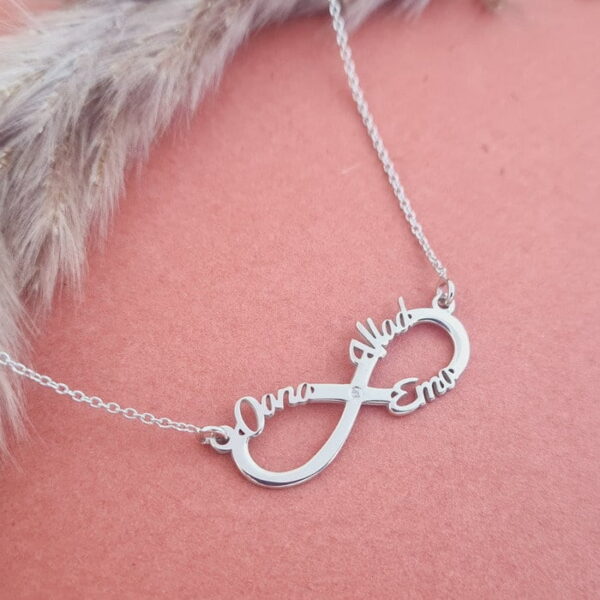 Lantisor cu Diamant Natural – Infinit cu 3 nume decupate – Argint 925 Rodiat