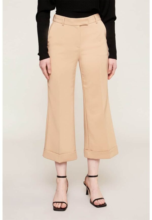 Pantaloni crop evazati