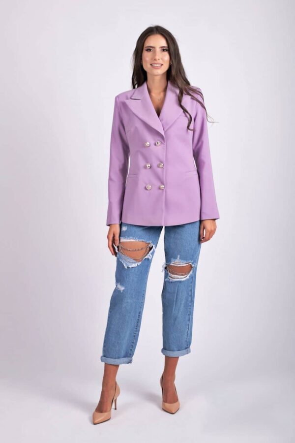 Sacou lila cambrat accesorizat cu doua randuri de nasturi
