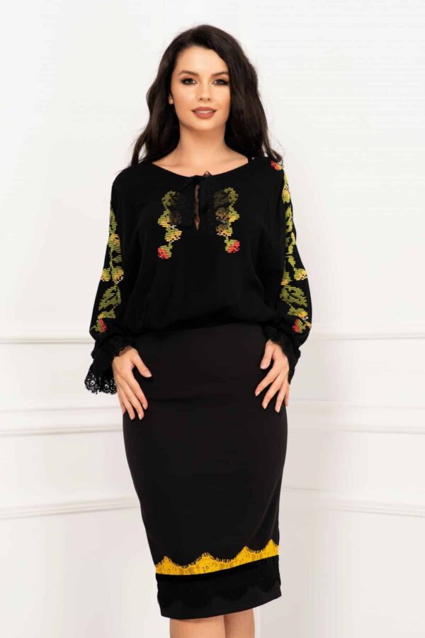 Bluza Venezia neagra cu motive traditionale brodate si dantela la maneci