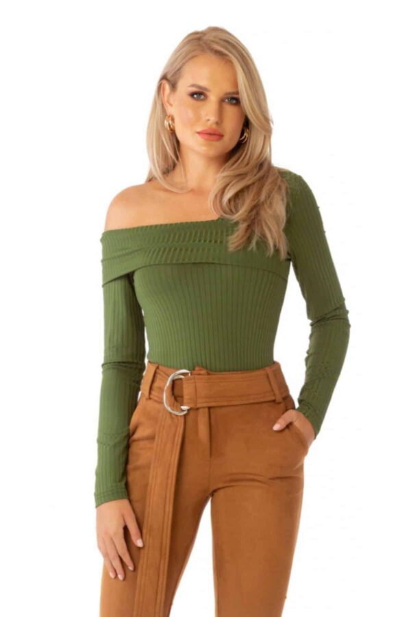 Bluza Pretty Girl verde cu un umar gol cambrata din lycra