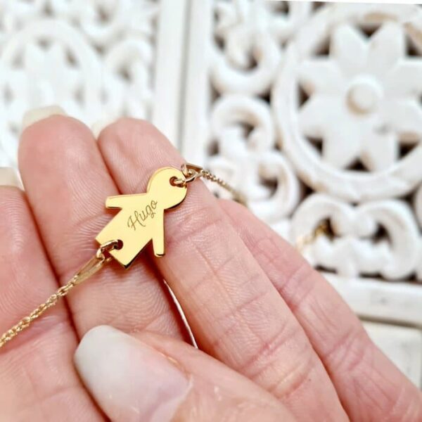 Bratara cu lantisor si pandantiv silueta baiat- Personalizata cu nume – Argint 925 placat cu Aur Galben 18K