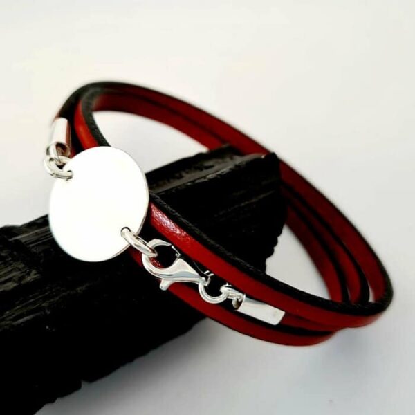 Bratara cu banut personalizat si piele naturala multistrat – Argint 925 – inchizatoare carabina