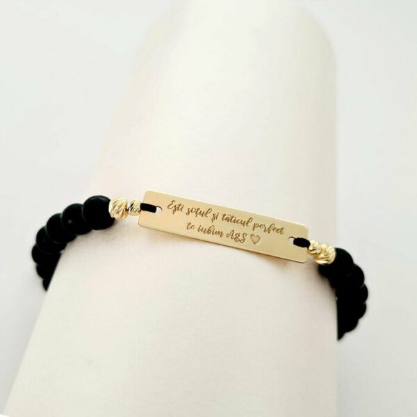 Bratara personalizata – Placuta gravata si 4 bilute din Aur Galben 14K – Pietre semipretioase – Inchizatoare snur reglabil