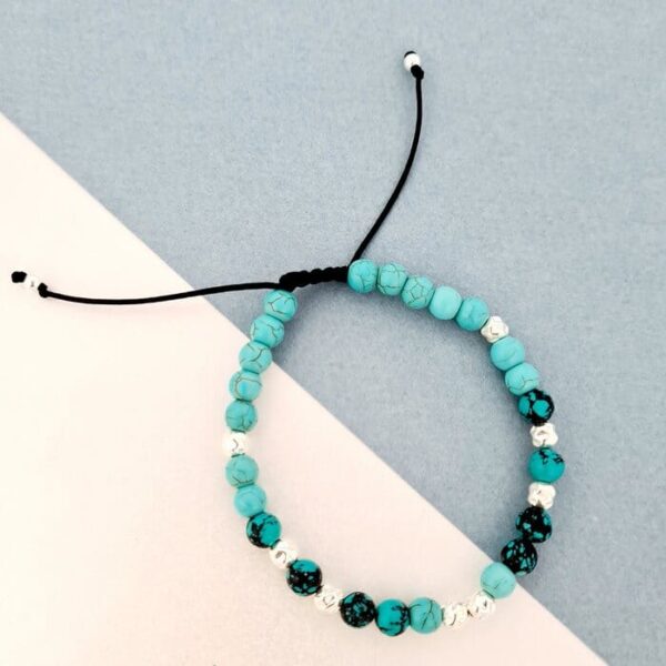 Bratara Echilibrul interior – Pietre Turcoaz in doua nuante – Bilute din Argint 925 – Snur negru rezistent si reglabil