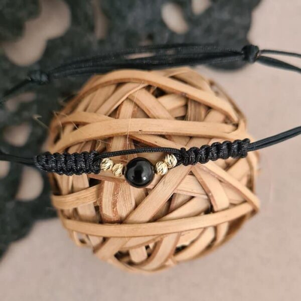 Bratara impletita – Onix si 4 bilute de 3 mm din Aur 14K – Snur negru rezistent si reglabil