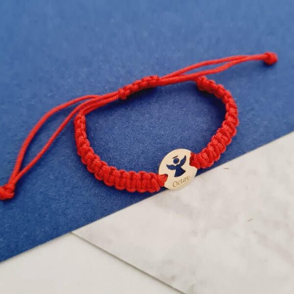 Bratara personalizata – Banut 10 mm – Inger pazitor decupat cu aripi deschise – Aur Galben 9K – Snur impletit reglabil