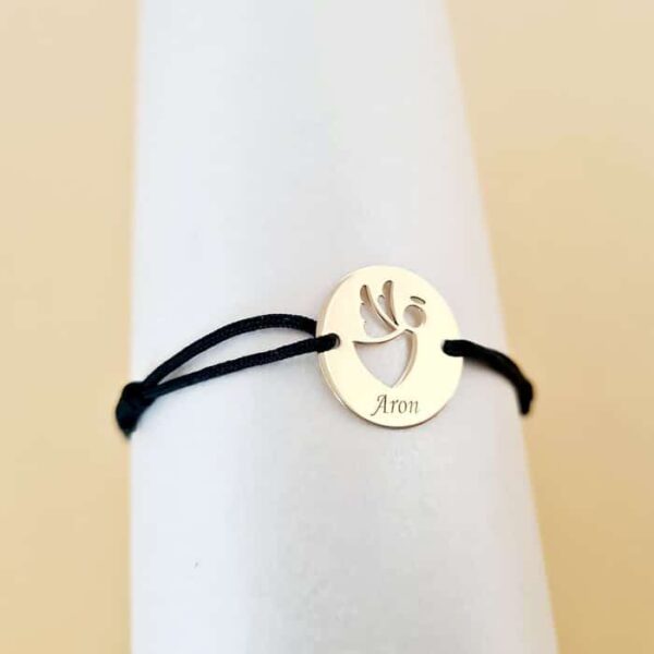 Bratara personalizata – Banut 15 mm – Inger pazitor decupat cu aripi laterale – Aur Galben 14 K – Snur reglabil