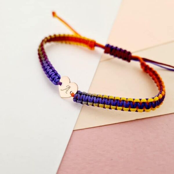 Bratara personalizata cu snur impletit multicolor – Pandantiv inima – Aur Roz 14K