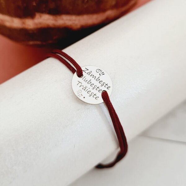Bratara personalizata – Zambeste, iubeste, traieste – Banut de 10 mm – Argint 925 – Snur reglabil