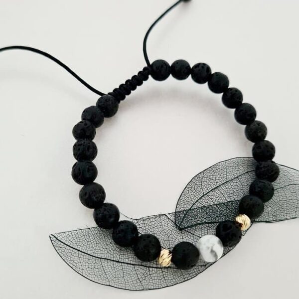 Bratara Renastere – Pietre Lava si Agat alb – Bilute din Aur 14K – Snur negru rezistent si reglabil