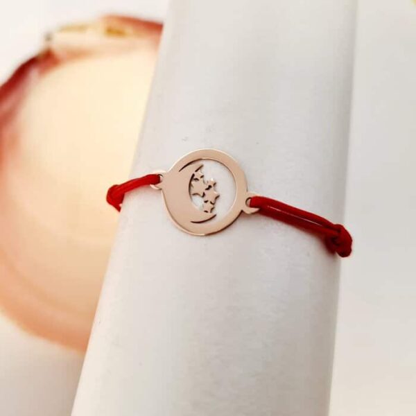 Bratara simbol – Banut 12 mm cu semiluna si stelute – Aur Roz 14 K – Snur reglabil