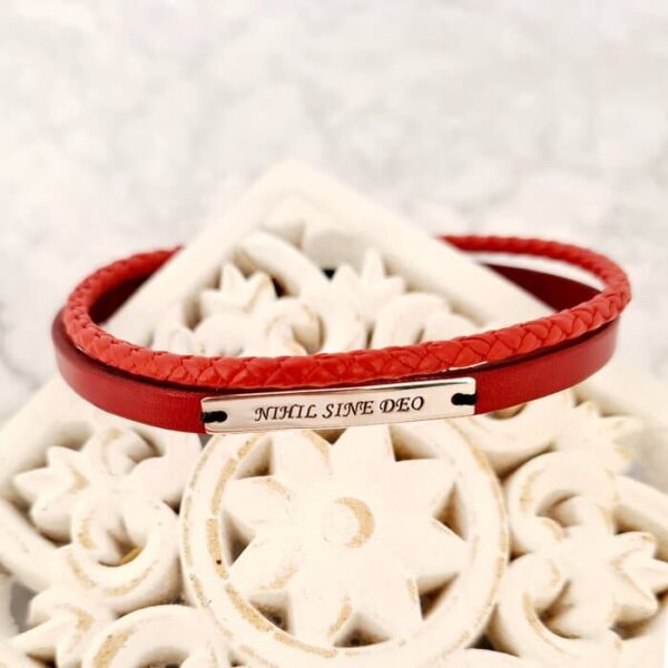 Bratara unisex cu 2 straturi de piele naturala rosie – Placuta cu gravura personalizata – Argint 925 – Inchizatoare clips inox