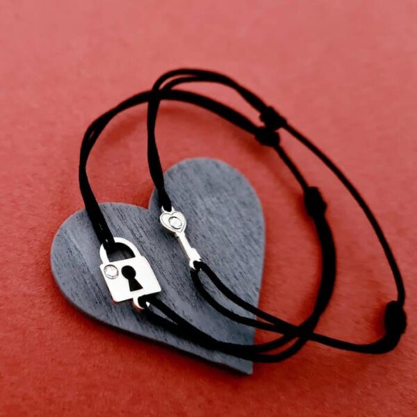 Set 2 bratari – Model cuplu – Lacat si cheie – Argint 925 si cristale Swarovski – Snur reglabil diverse culori