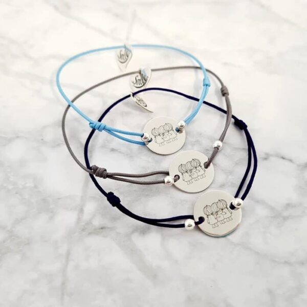 Set 3 bratari personalizate – Inima  Smile – Banut 15 mm cu 3 siluete cu codite Surori/Prietene – Bilute 4 mm – Argint 925 – Snur reglabil