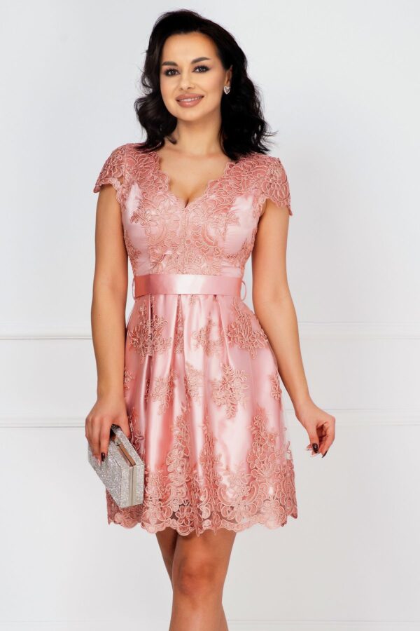 Rochie de ocazie Irina rose in clos cu detalii brodate