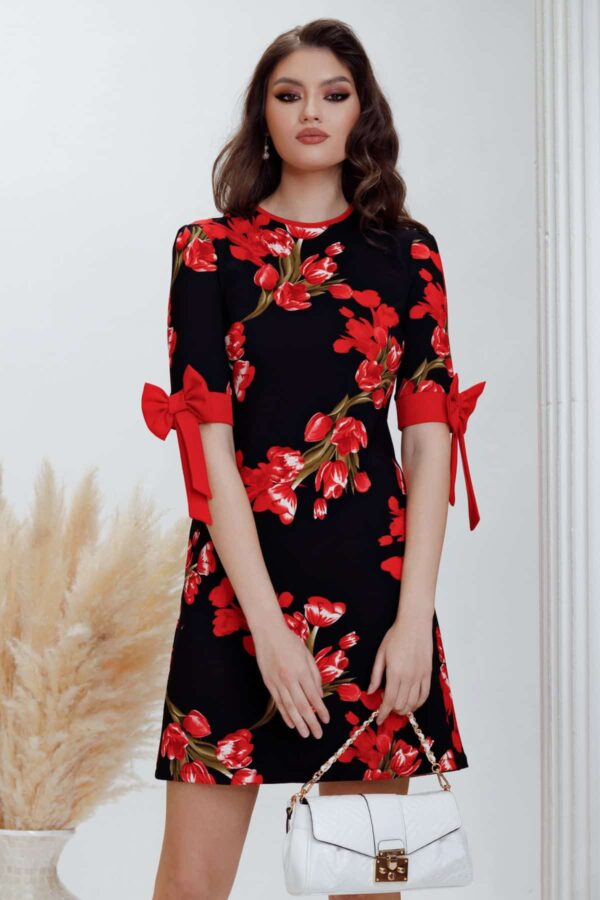 Rochie de zi Fofy in A cu imprimeu lalele si fundite rosii la maneci