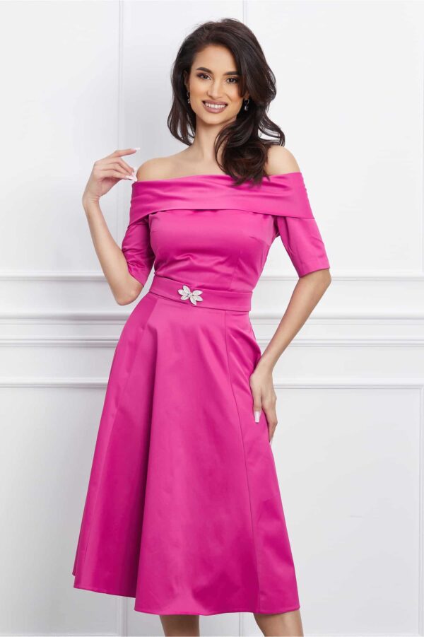Rochie Dy Fashion fucsia cu umeri goi si accesoriu in talie