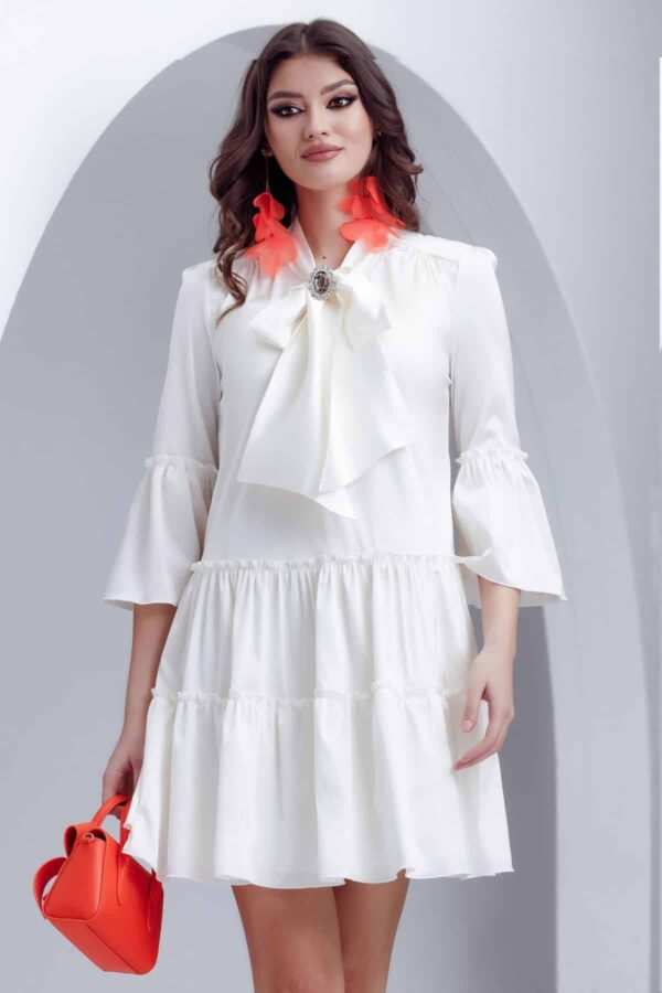 Rochie ivoire de zi Fofy din voal satinat cu esarfa innodata si brosa cu cristale