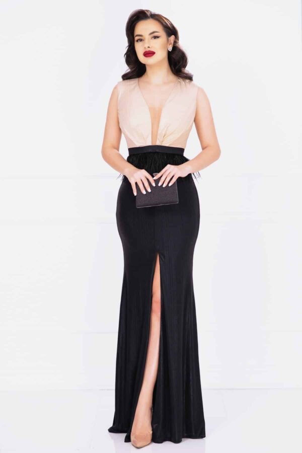 Rochie lunga de lux bej si negru cu pene