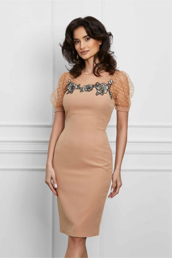 Rochie MBG bej cu broderie florala la bust si buline
