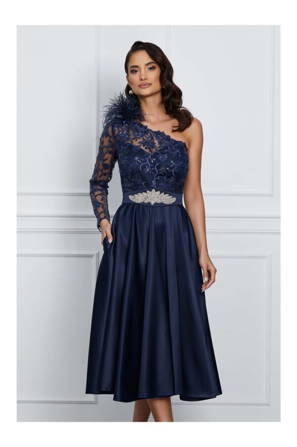 Rochie MBG bleumarin cu pene la umar si brau cu strasuri