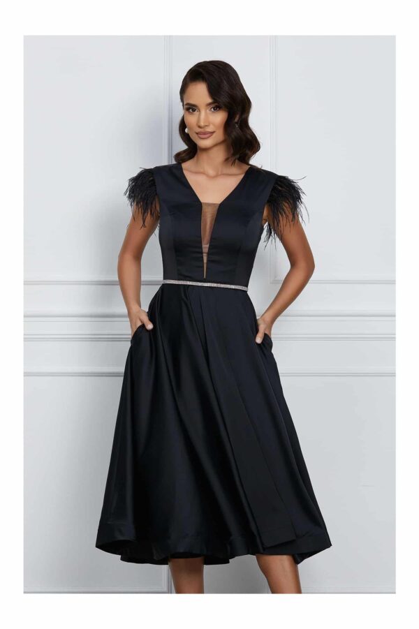 Rochie MBG neagra din satin cu pene la maneci