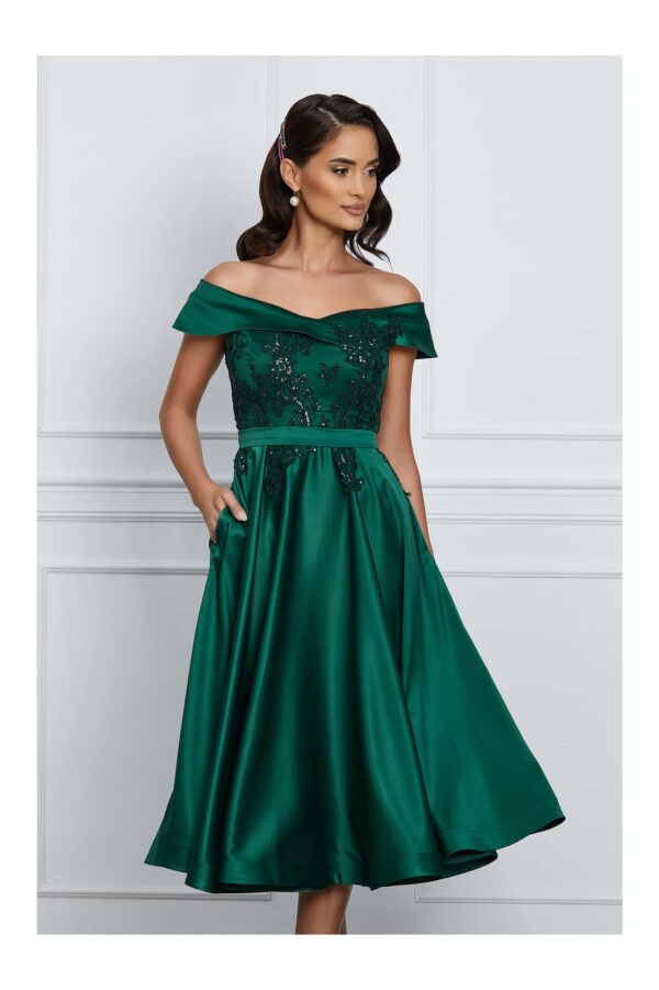 Rochie MBG verde cu decolteu larg si umeri goi