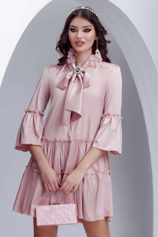Rochie roz pudra de zi Fofy din voal satinat cu esarfa innodata si brosa