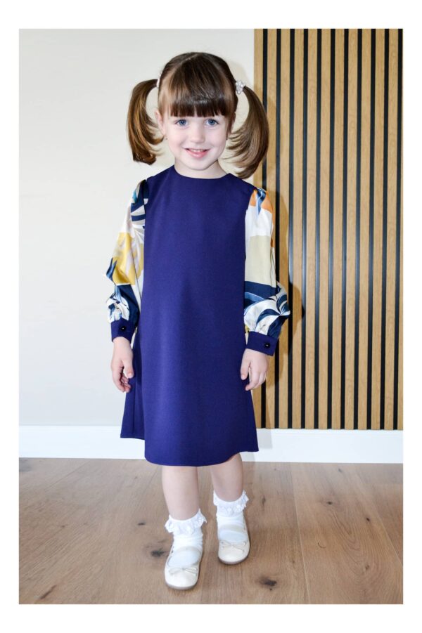 Rochita pentru fetite Dy Fashion bleumarin cu imprimeuri pe maneci