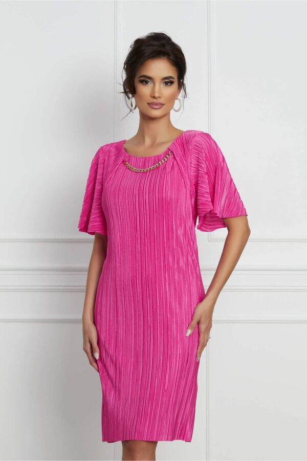 Rochie Corina fucsia plisata cu accesoriu la decolteu