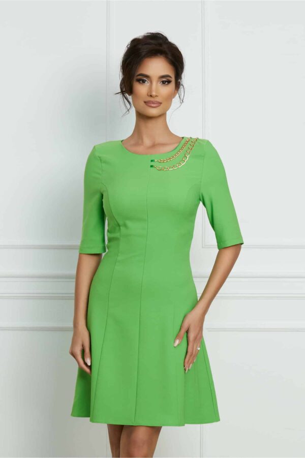 Rochie Izabela verde cu accesoriu metalic tip lant