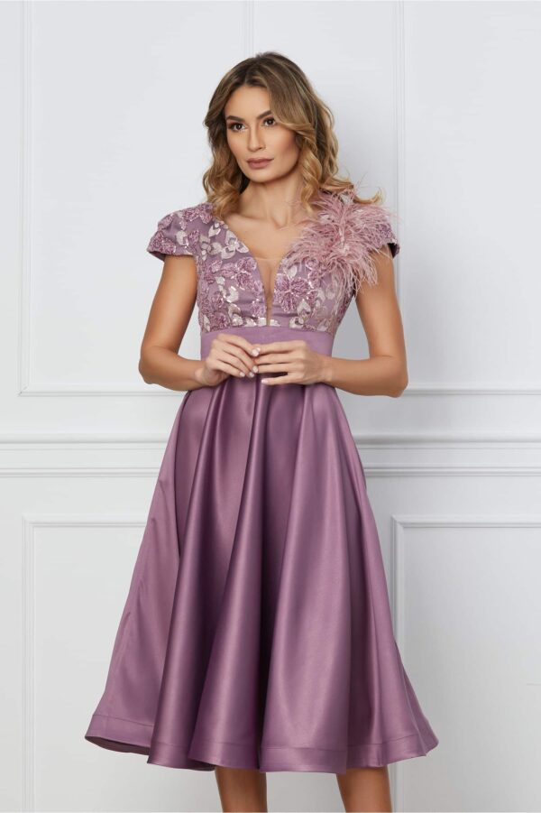 Rochie MBG lila cu broderie si pene la bust