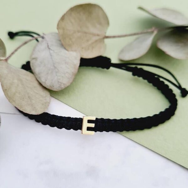 Bratara Initiala Ta pentru barbat – Aur 14K – Snur negru impletit, reglabil