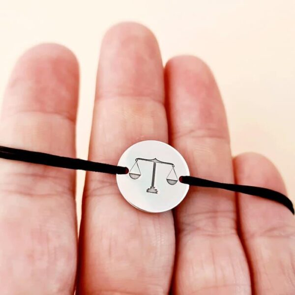 Bratara Balanta gravata – Argint 925, snur negru reglabil