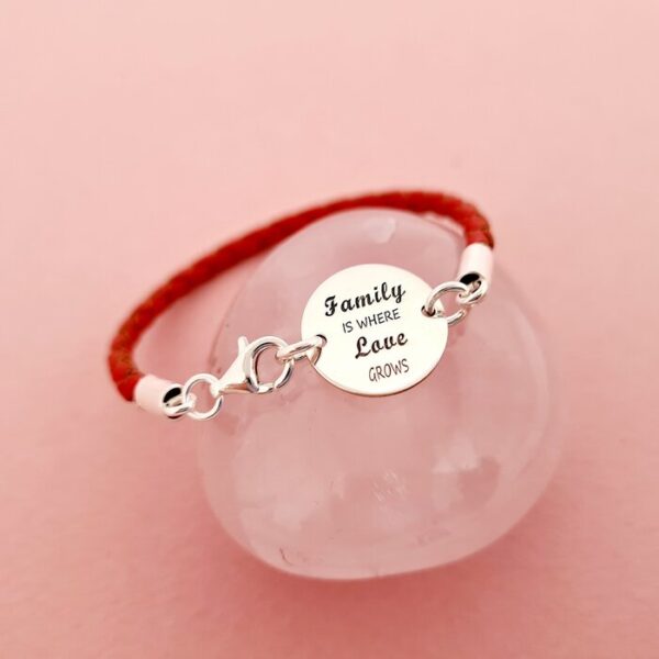 Bratara banut cu mesaj – Family is where love grows – Argint 925, piele rosie impletita