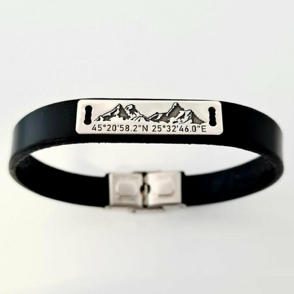 Bratara barbateasca cu piele – Placuta cu peisaj de munte si coordonate – Argint 925 – Inchizatoare clips inox