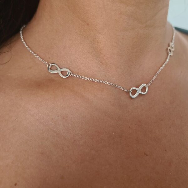 Lantisor personalizat – Infinity Choker – 3 Pandantive infinit gravate – Argint 925