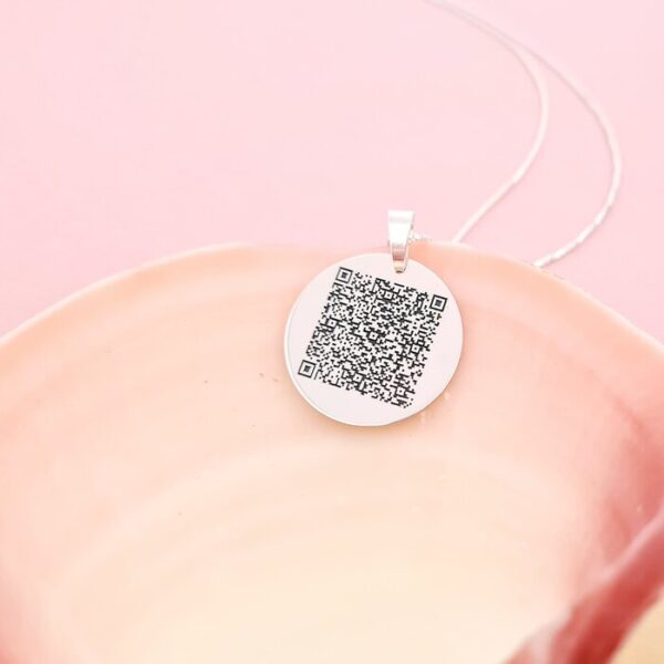 Lantisor cu pandantiv banut – personalizat cu QR code – Argint 925