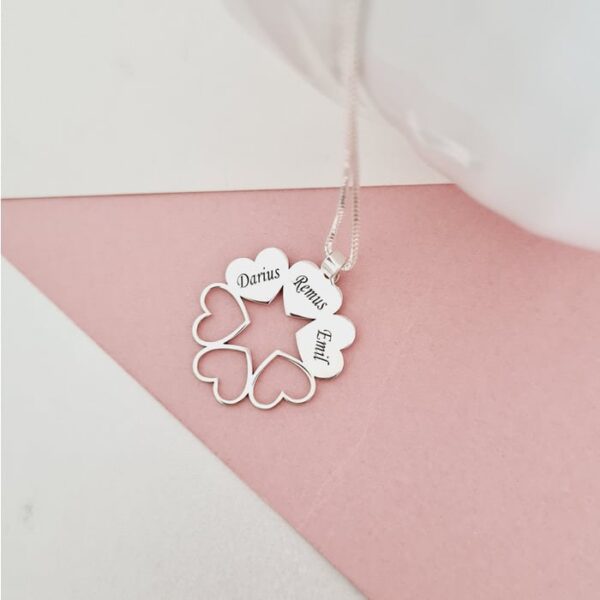 Lantisor personalizat – O stea intre inimi – Gravura 3 nume – Argint 925