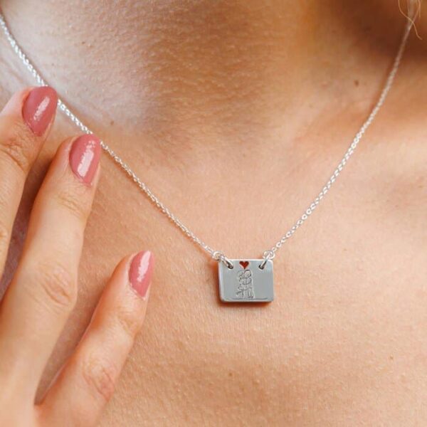 Lantisor personalizat si decorat cu email – Povestea voastra gravata pe 3 tablite – Argint 925