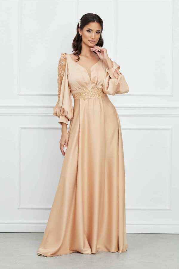 Rochie Aria lunga bej cu perle si strasuri pe maneci si in talie