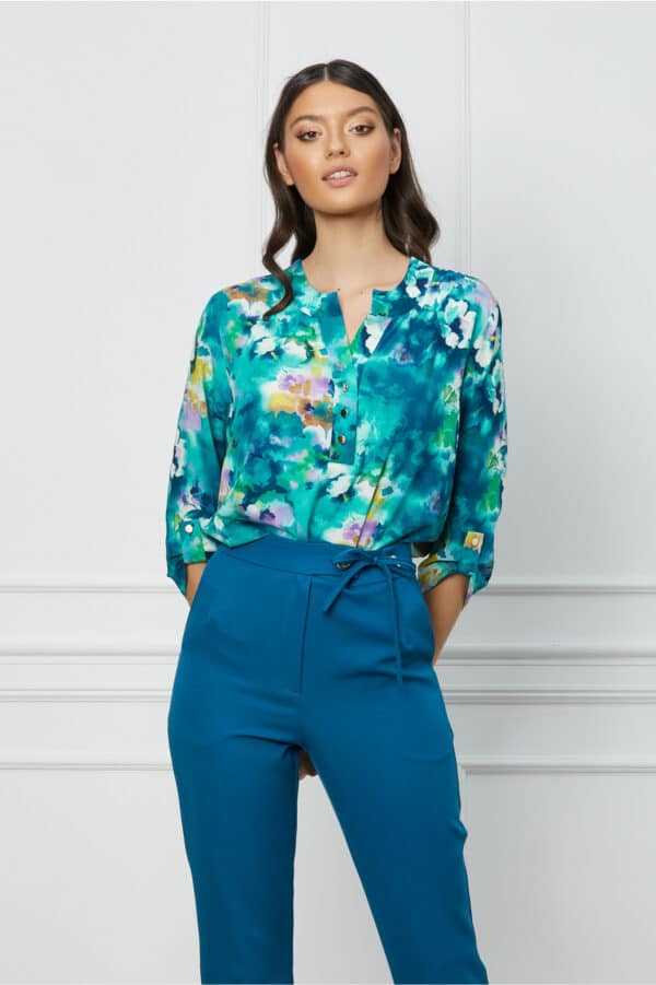 Bluza Caterina turcoaz cu imprimeu si maneci prinse cu nasturi