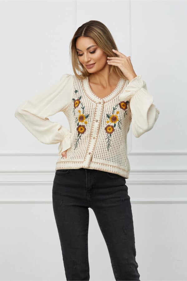 Bluza Talia ivory tricotata cu flori galbene si nasturi