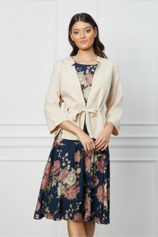 Compleu Adda cu sacou bej si rochie bleumarin cu imprimeu floral