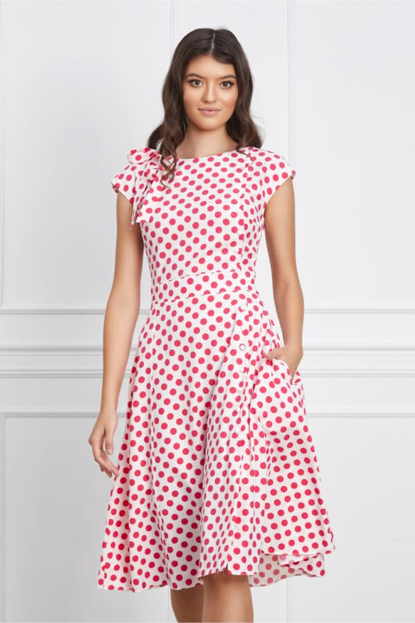 Rochie Dy Fashion alba cu buline fucsia cu funda si nasturi