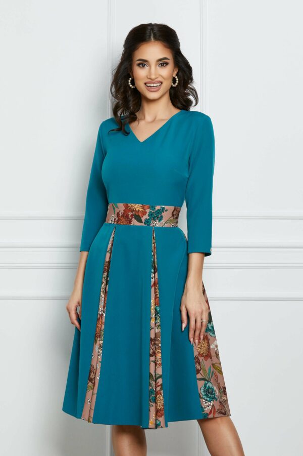 Rochie Dy Fashion albastru deschis cu pliuri si imprimeuri bej