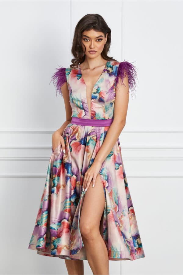 Rochie MBG roz cu imprimeu mov si pene la umeri